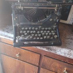 Antique UNDERWOOD Typewriter