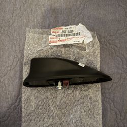 22-25 Toyota Tundra OEM Shark Fin Antenna And Antenna Cover 