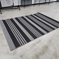 Outdoor/ indoor area rug
6'3"x9'2"

$100 FIRM