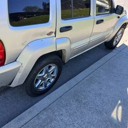 2004 JEEP  LIBERTY $600 OBO