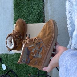 Ugg Size 2