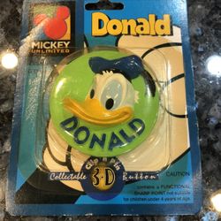 Vintage Disney Donald Duck collectible 3D Button Wearable Art Clip Pin.  Year 1990’s.  Brand New Never Opened in original packaging.  