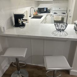 Bar Stools Set of 2, Swivel Bar Chairs, Adjustable Counter Bar Stools, Modern Armless PVC Stools for Kitchen/Island/Bar/Dining Room, Pearl White