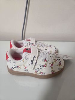 New Disney Mickey Mouse sneakers for toddlers, size 10/Zapatillas nuevas Disney de Mickey Mouse para niños pequeños, Nro. 10