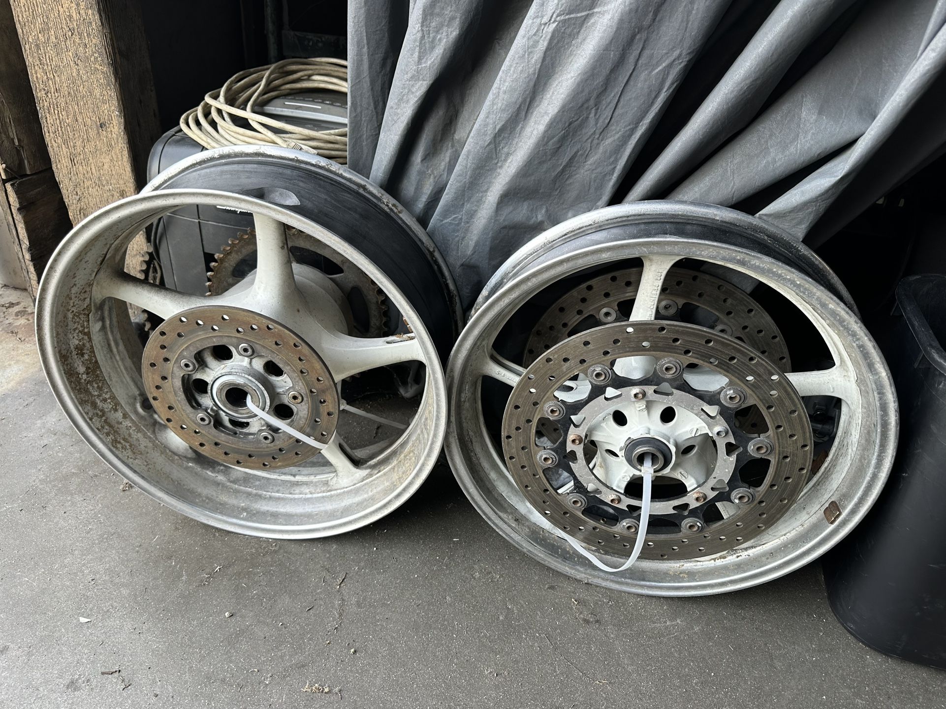 Yamaha R6 Rims Stock Rear YAMAHA R6 FRONT AND REAR WHEELS for Sale in La Habra Heights, CA - OfferUp