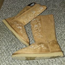 BRAND NEW WITH TAGS MONTANA FUR LINED BOOTS SIZE  7