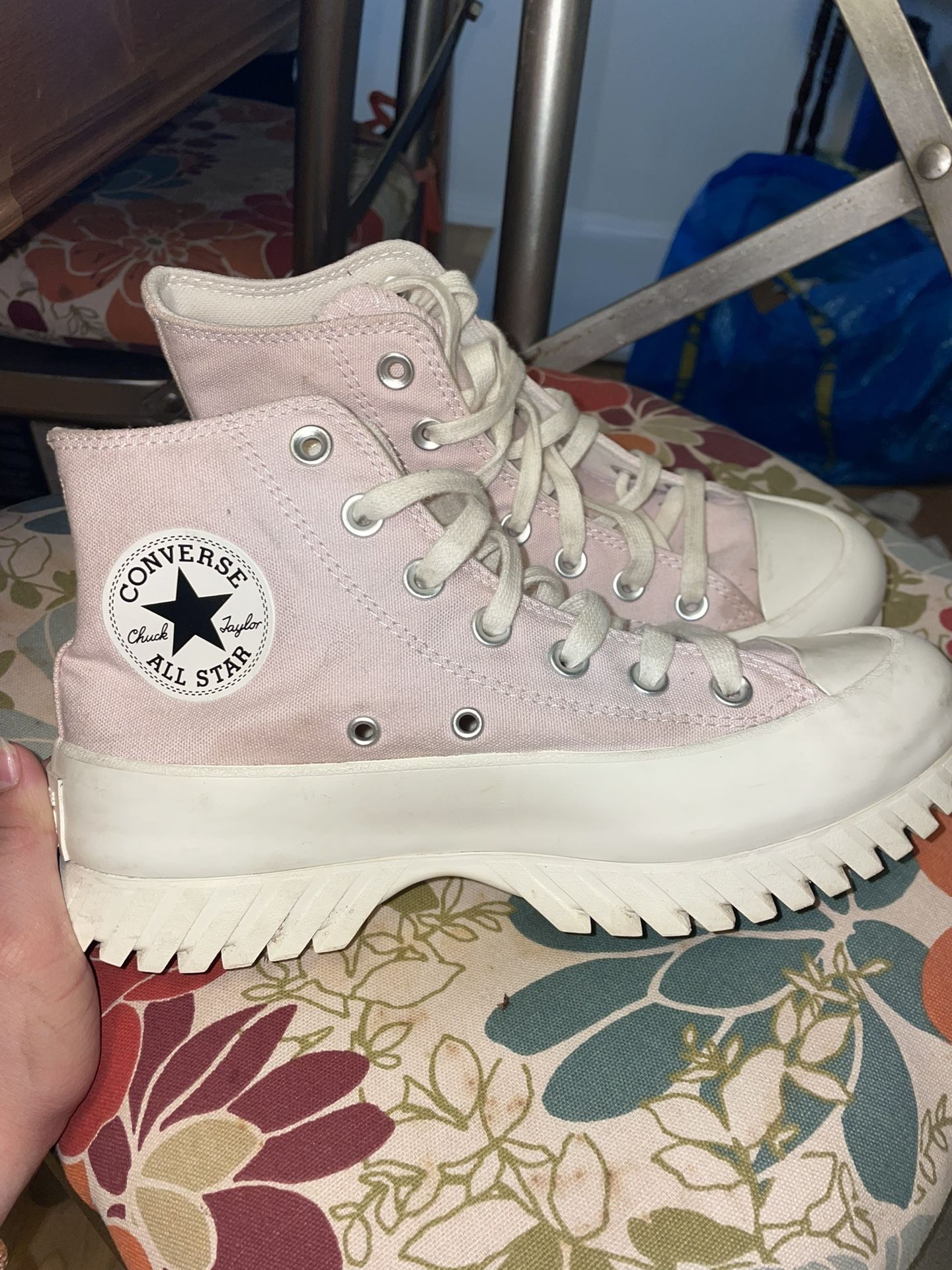 Light pink converse 