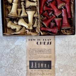 1946 Authentic Staunton Design Plastic Chessmen pieces