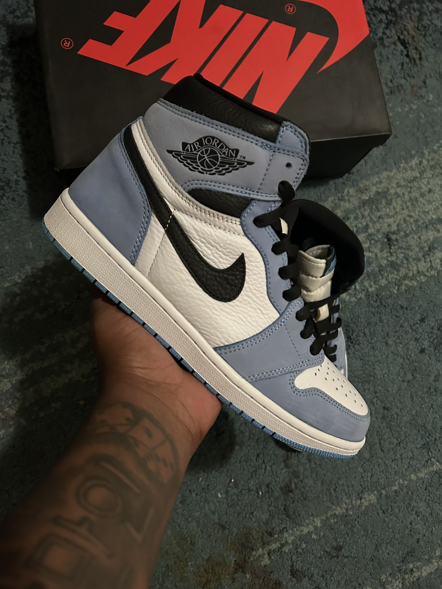 Air Jordan 1 High University Blue