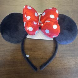 Disney classic Minnie Mouse ears-New with tags!
