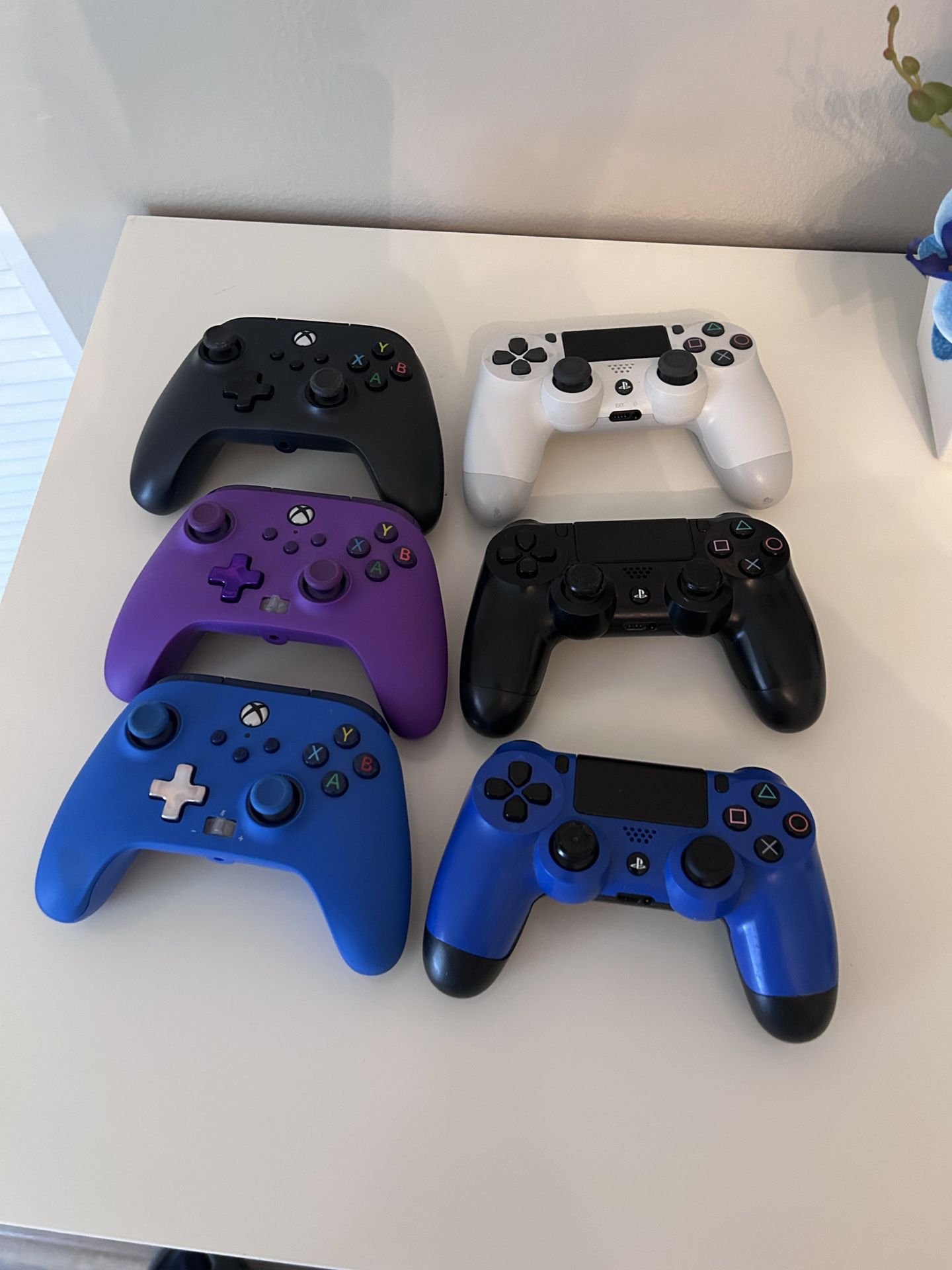 Ps4 And Xbox Controllers