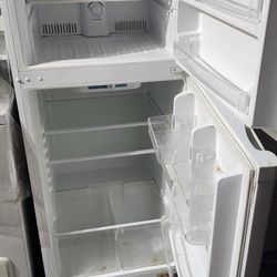 REFRIGERADOR (REFRIGERATOR)