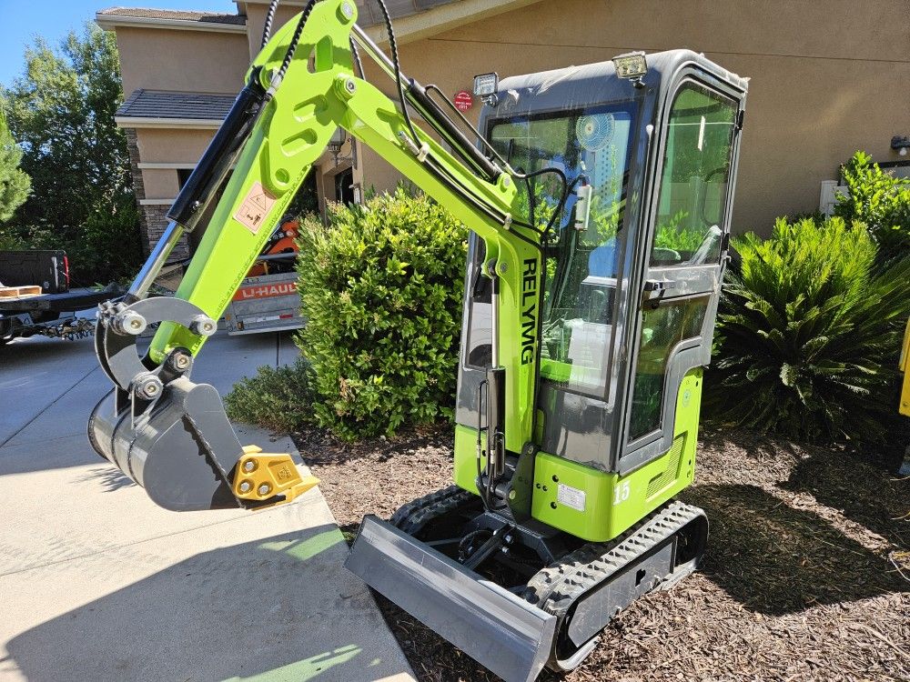 New Mini Excavator Enclosed Cab