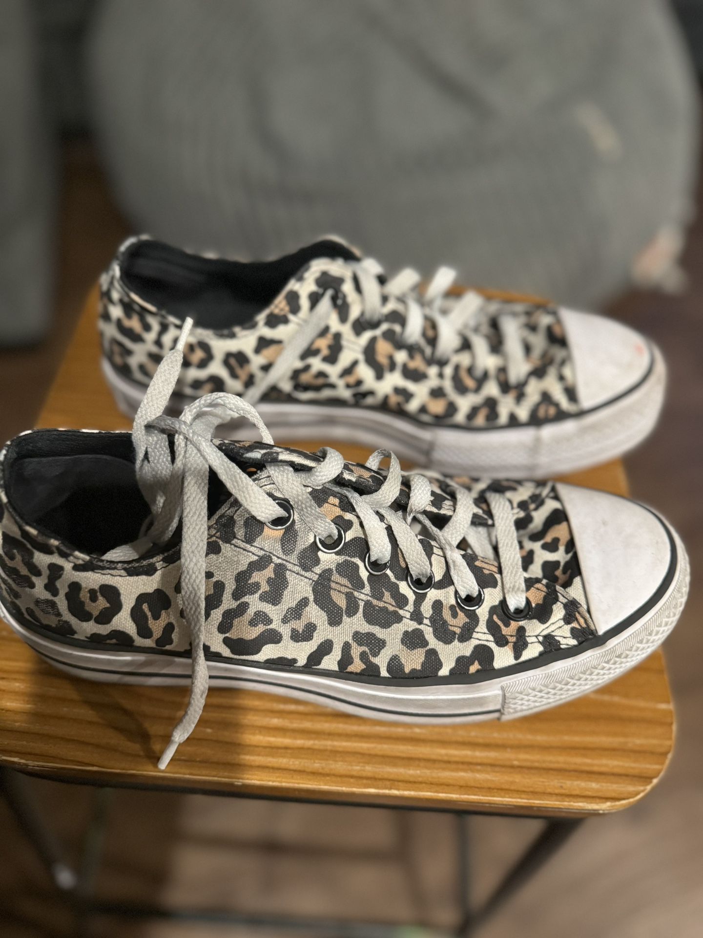 Converse cheetah print size 8.5 women’s