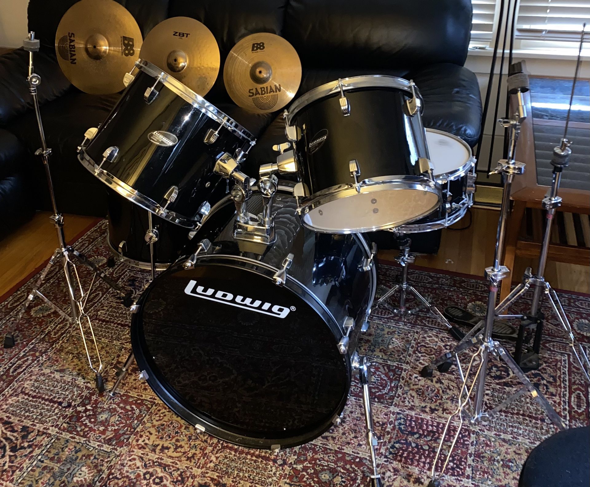 Ludwig Complete 5 pc Drum Set with DW Kick Pedal, hardware and throne 