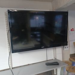 Sanyo 40 Inch TV With Remote 