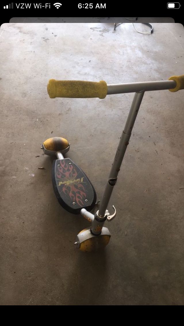 Little kids scooter with fat wheels