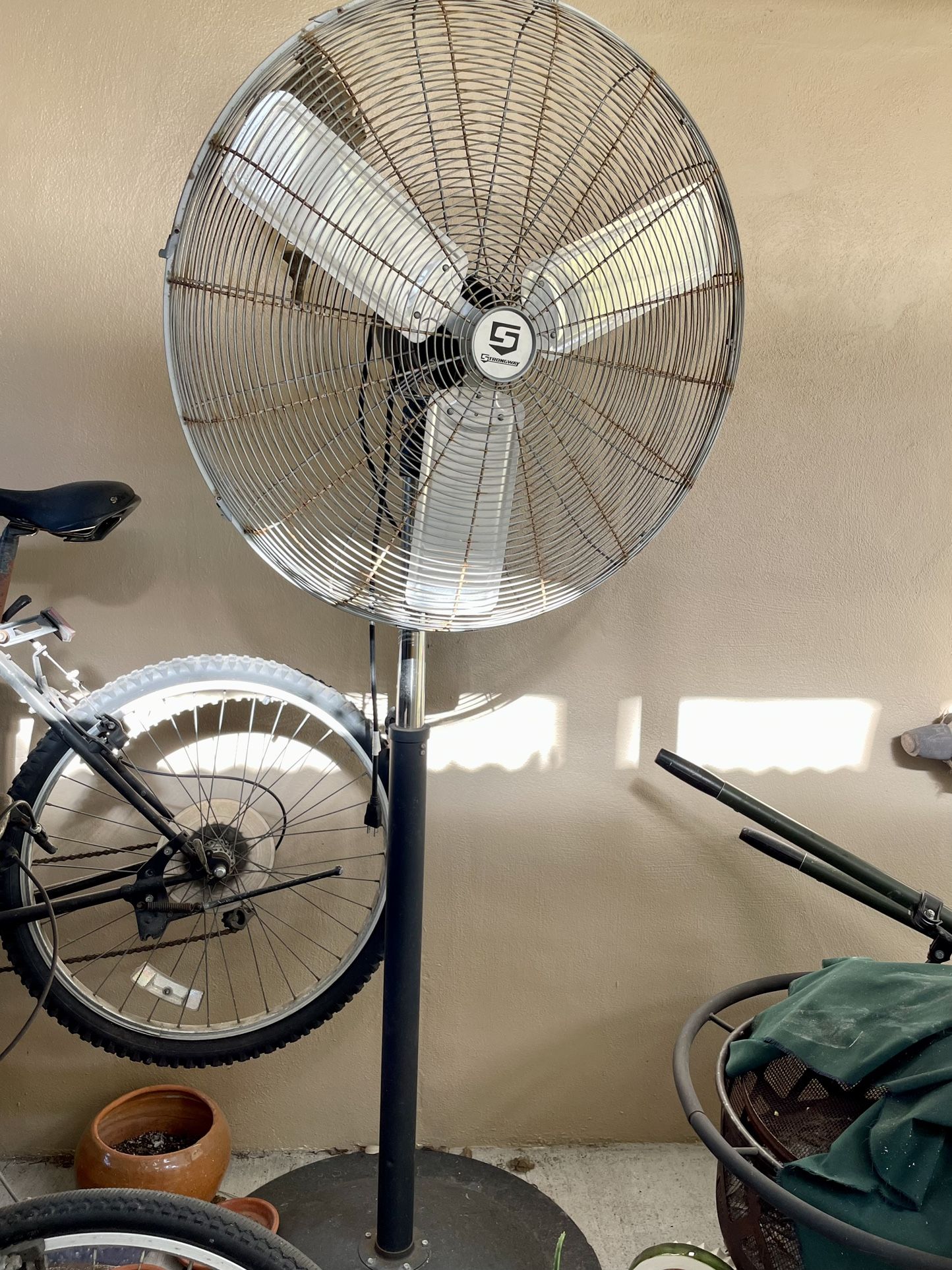 Strongway Industrial Oscillating Pedestal Fan — 30in., 6500 CFM, Model# KSM-3076