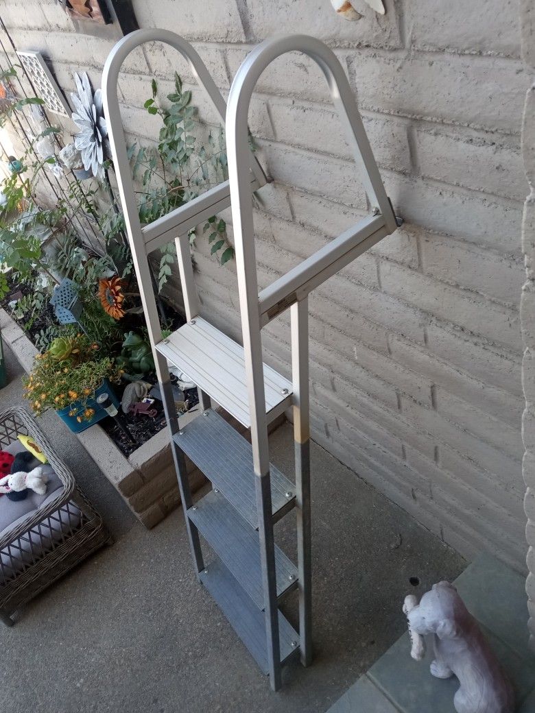 BEARCAT ANGLED DOCK LADDER 
