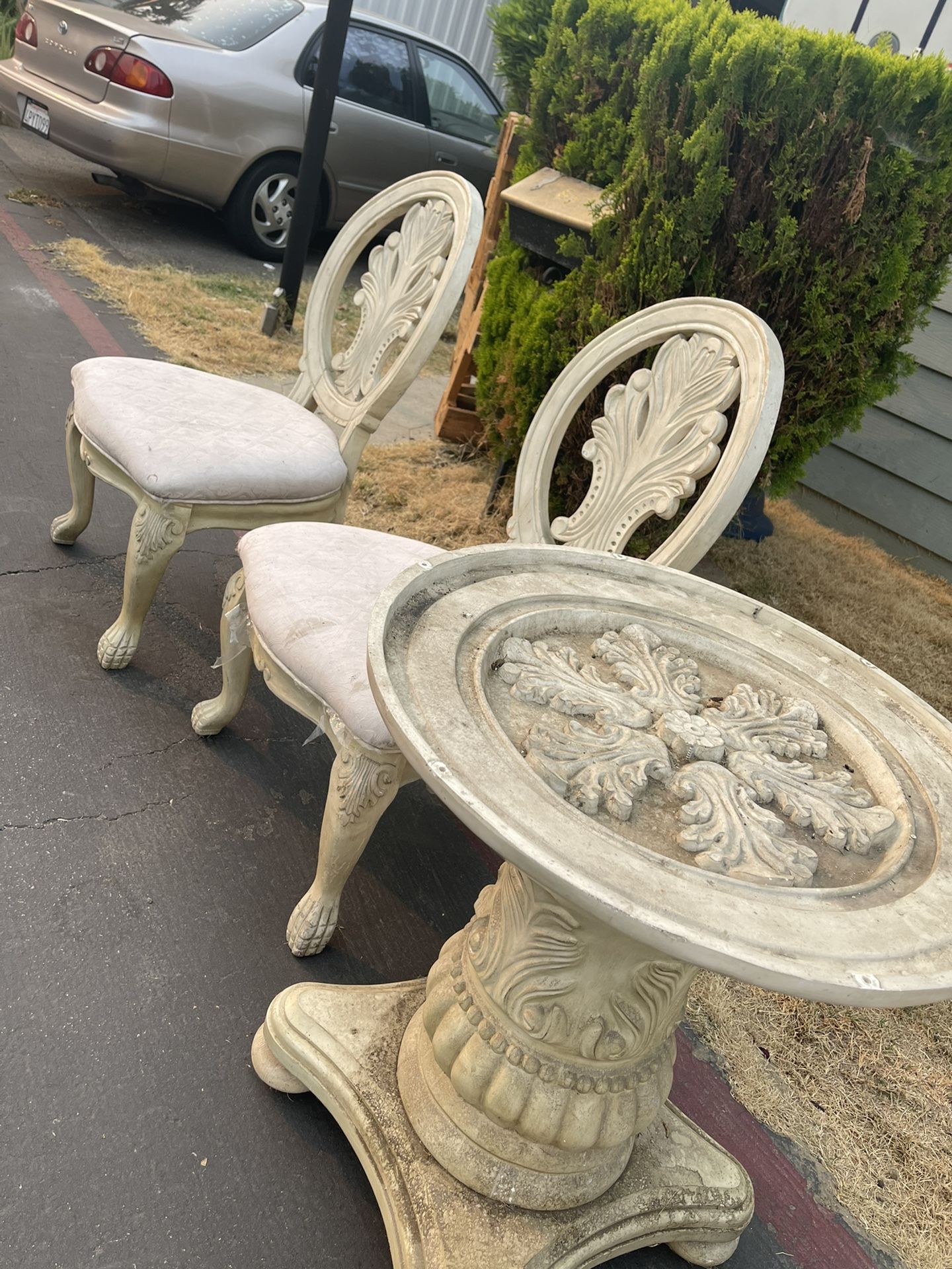 Antique Dining Room Set With 4 Beautiful Chairs And Table FREE