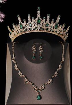 prom crown and necklace