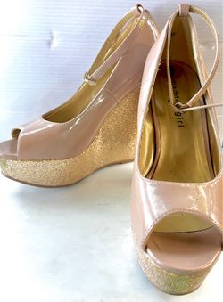 Madden Girl Coupe Nude Patent Gold Glitter Peep Toe Platform Wedges
