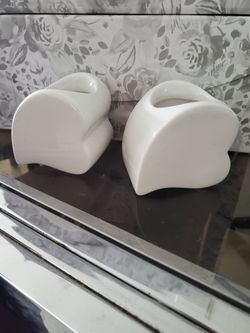 2 Heart ceramic planters $5 each