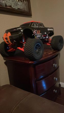 RTR Traxxas XMAXX 8S with Bluetooth link has wide kit orange blue aluminum upgrades upgraded bumpers new body has remote & 2 4S lipos