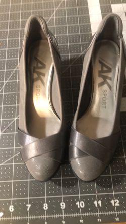Anne Klein Sport Size 5