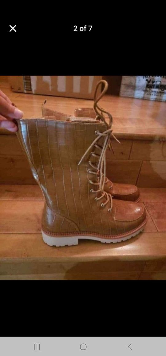 New Woman's Size 8 Mid Calf Brown Boots

