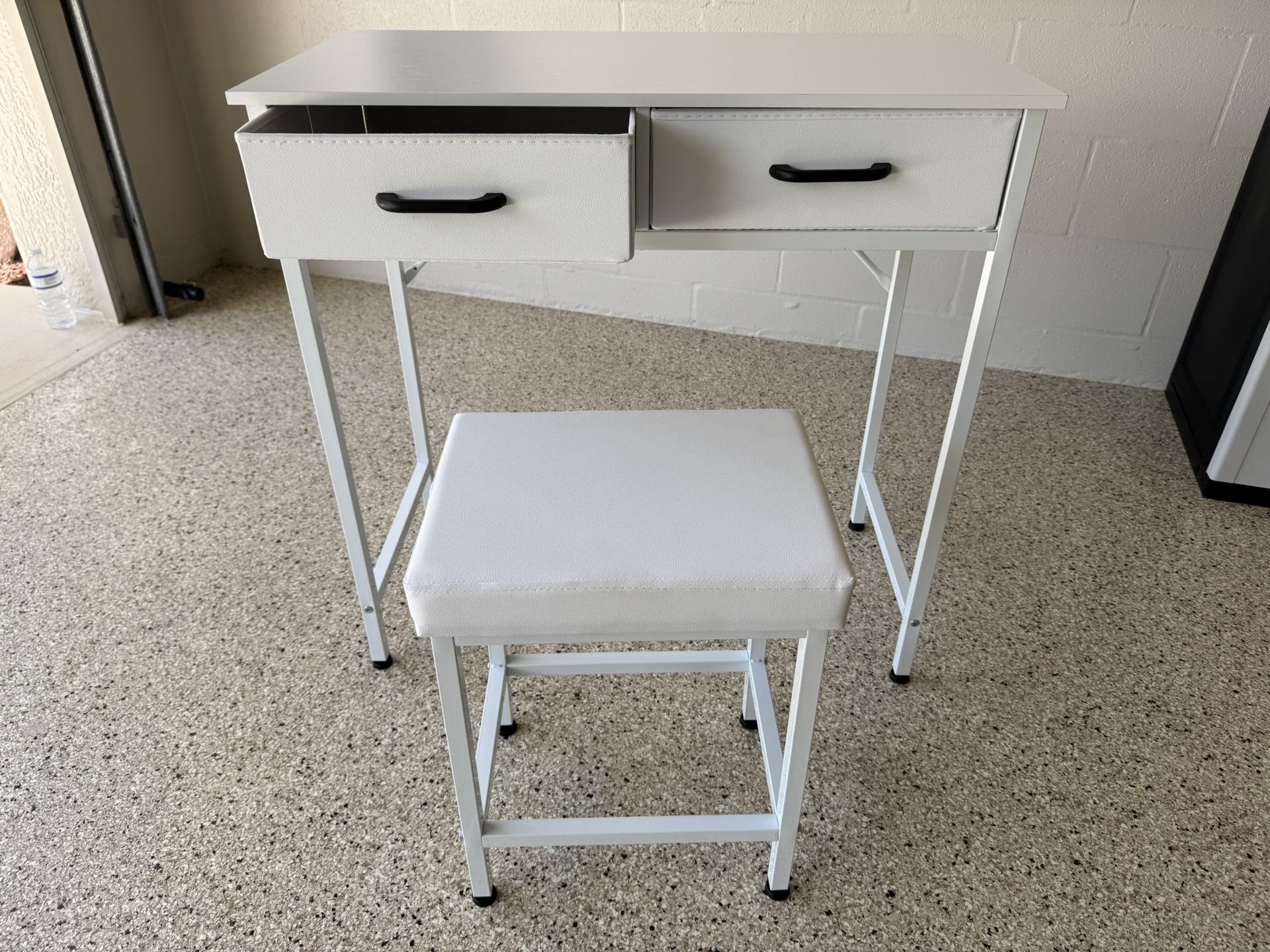 Vanity Desk, 40-inch Makeup Desk with Stool