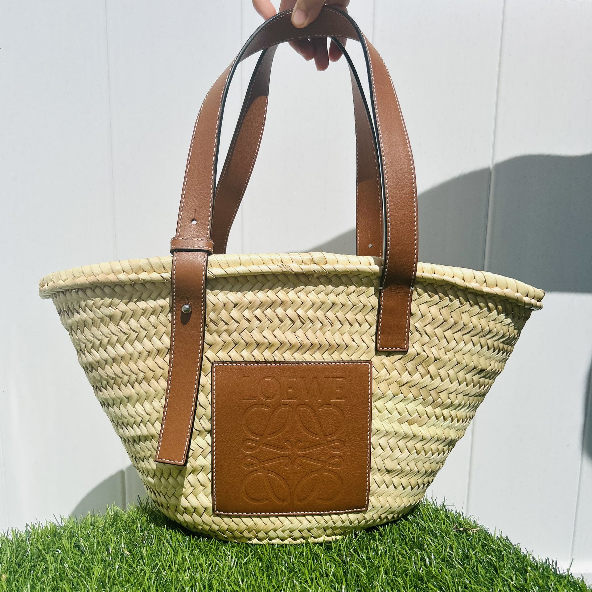 NEW LOEWE MEDIUM BASKET BAG IN PALM LEAF AND CALFSKIN NATURAL/TAN 