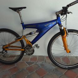 Vintage Y22 TREK Carbon Fiber Mountain Bike