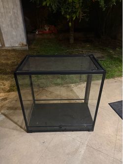 Reptile enclosure