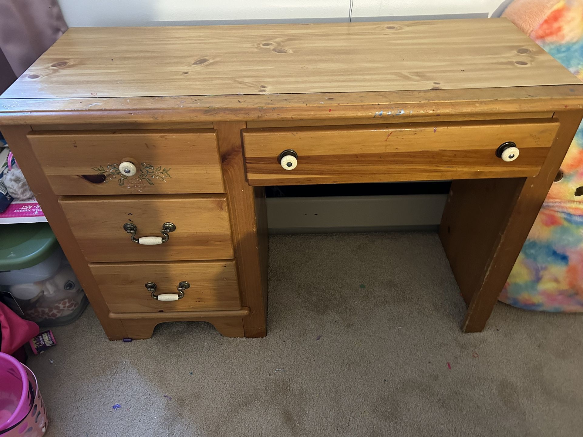 Free 4 Draw Desk