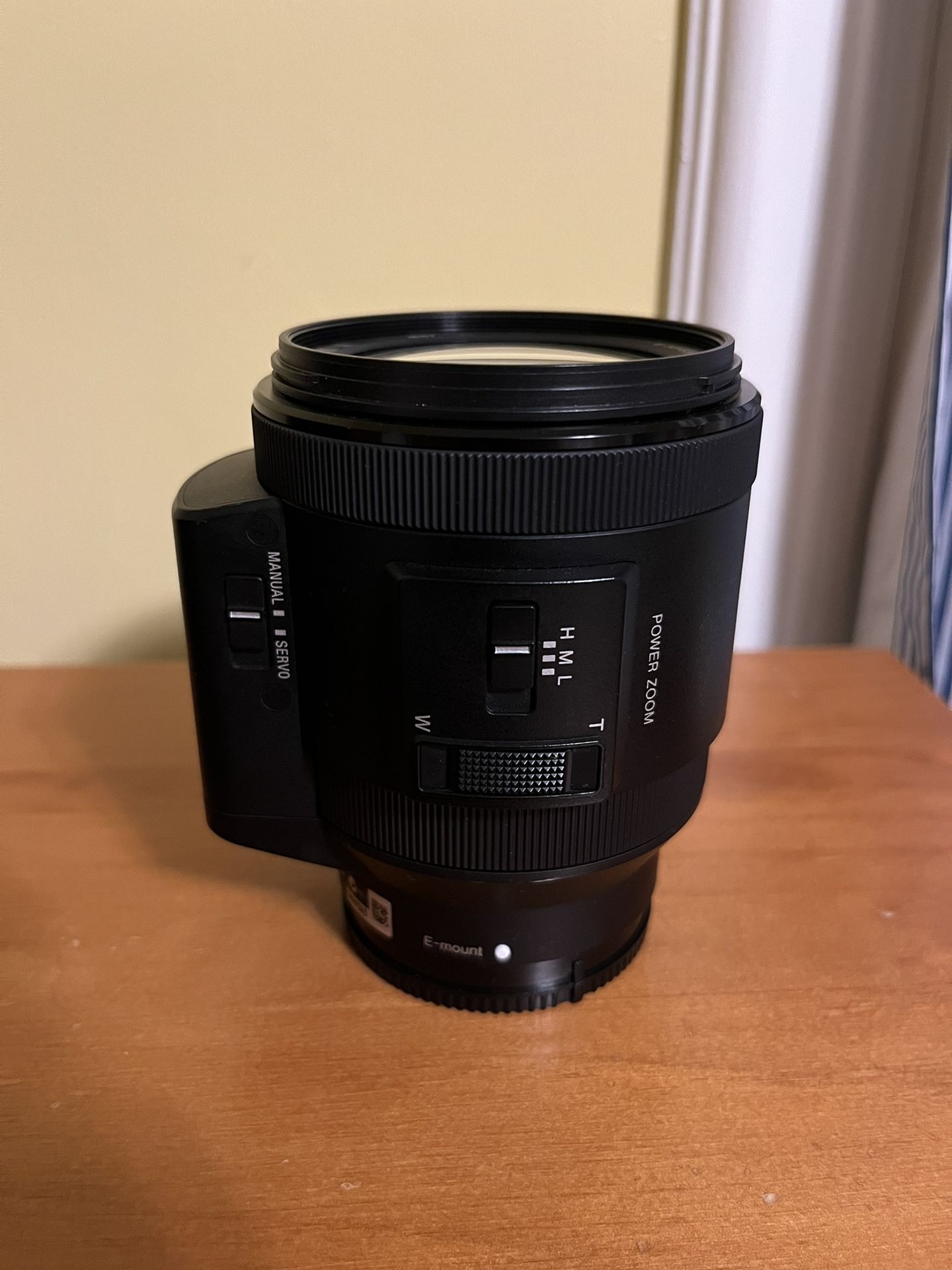 Sony power zoom 18-200mm e-mount OSS camera lens