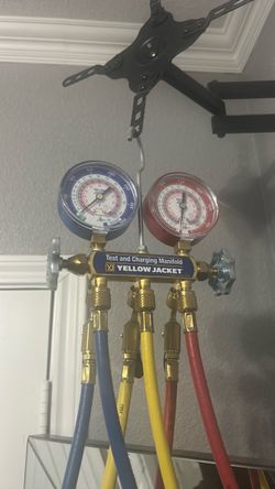 Test and charging manifold