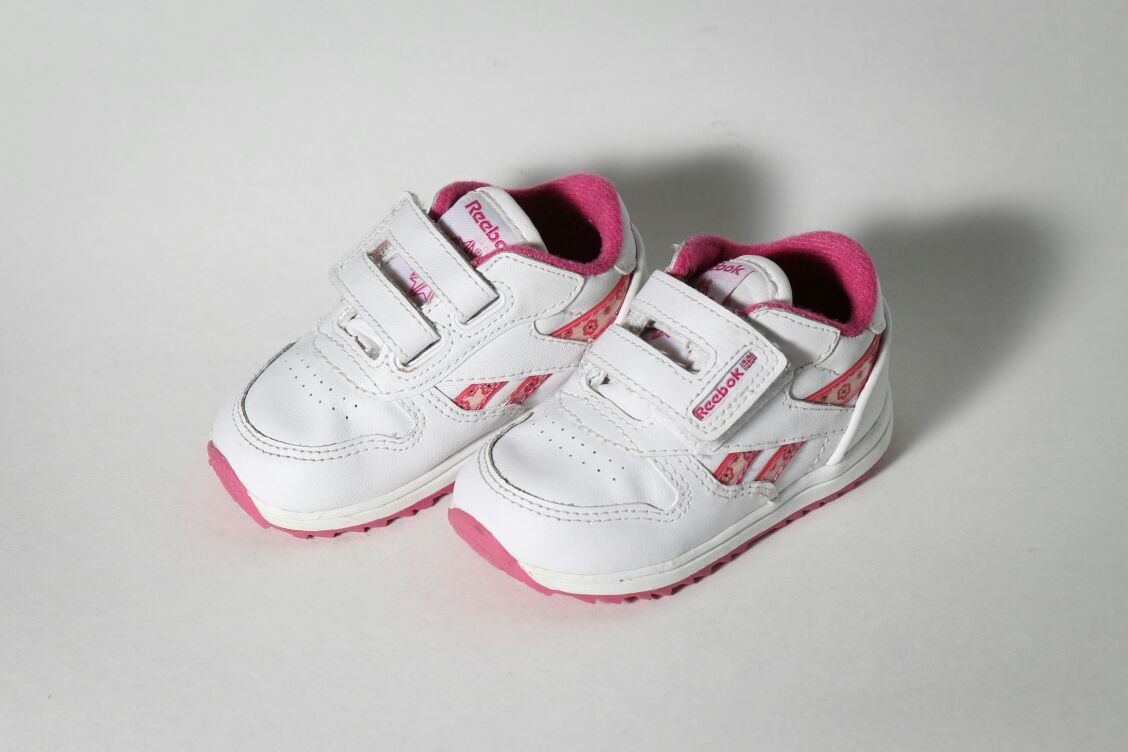 Gently Used Reebok Girls Shoes, Kids Size 4(41006)