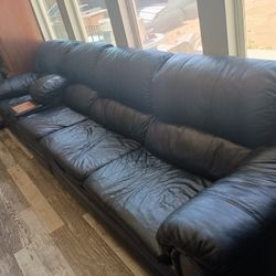 Black Leather Sofa (hide a bed) 2 Recliners (Manual)