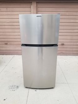 28X29X60 FRIGIDAIRE FRIDGE 14CUFT SILVER