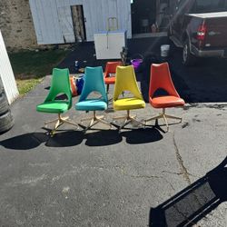 4 Retro Chairs, Restaurant?