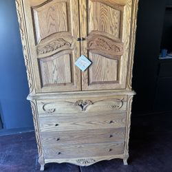 Oakwood Interiors Furniture 