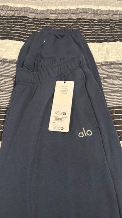 ALO YOGA BLACK AND NAVY BLUE  CREWNECKS