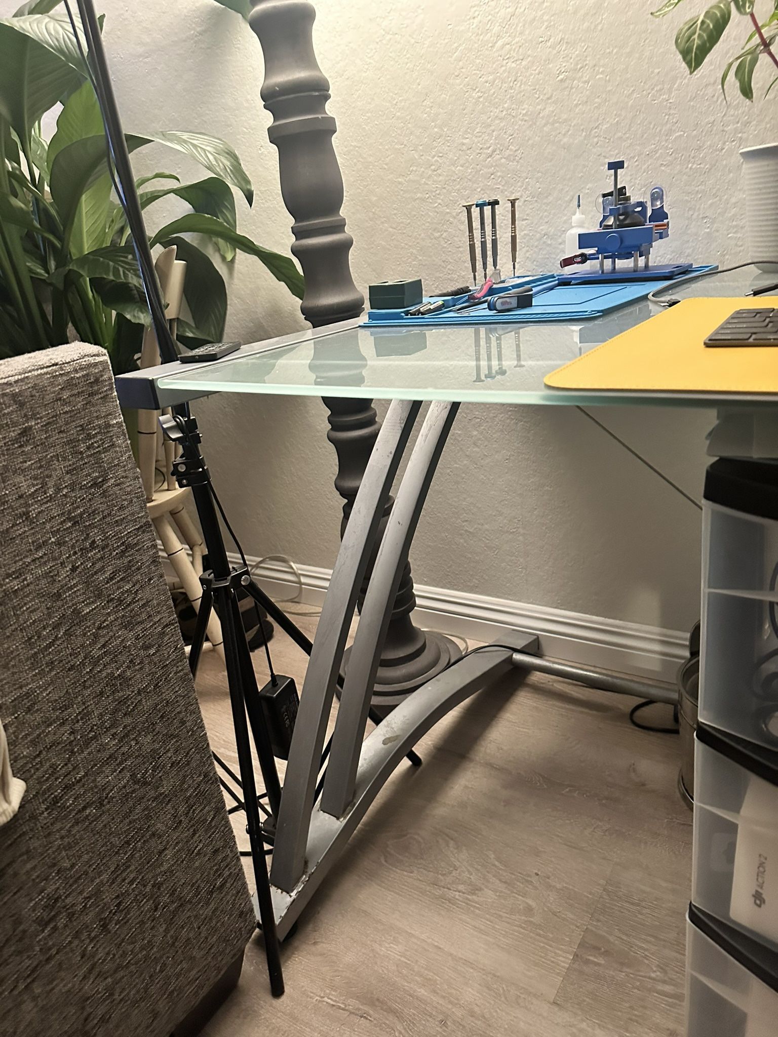 Glass Top Desk with Aluminum Frame W60XL30XH29
