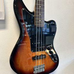 Squier Jaguar Bass + Hard Case