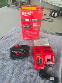 🔥$200 FIRM PRICE🔥Milwaukee M18 18-Volt Lithium-Ion REDLITHIUM FORGE Battery 12.0Ah & Rapid Charger
