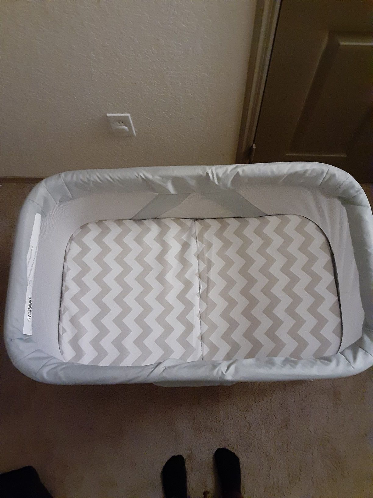 Portable baby bed NEED GONE