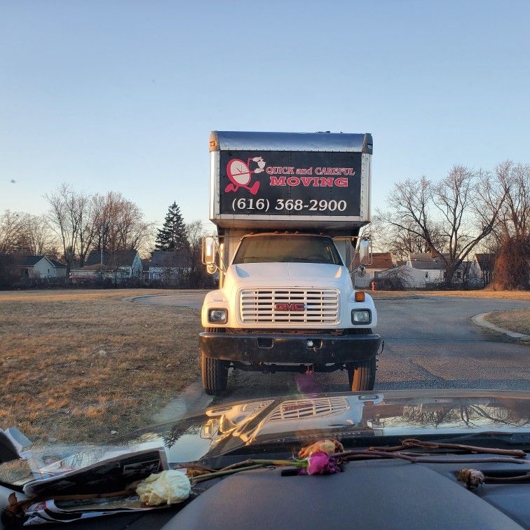 26 FT BOX TRUCK- Cummings Dsl Engine