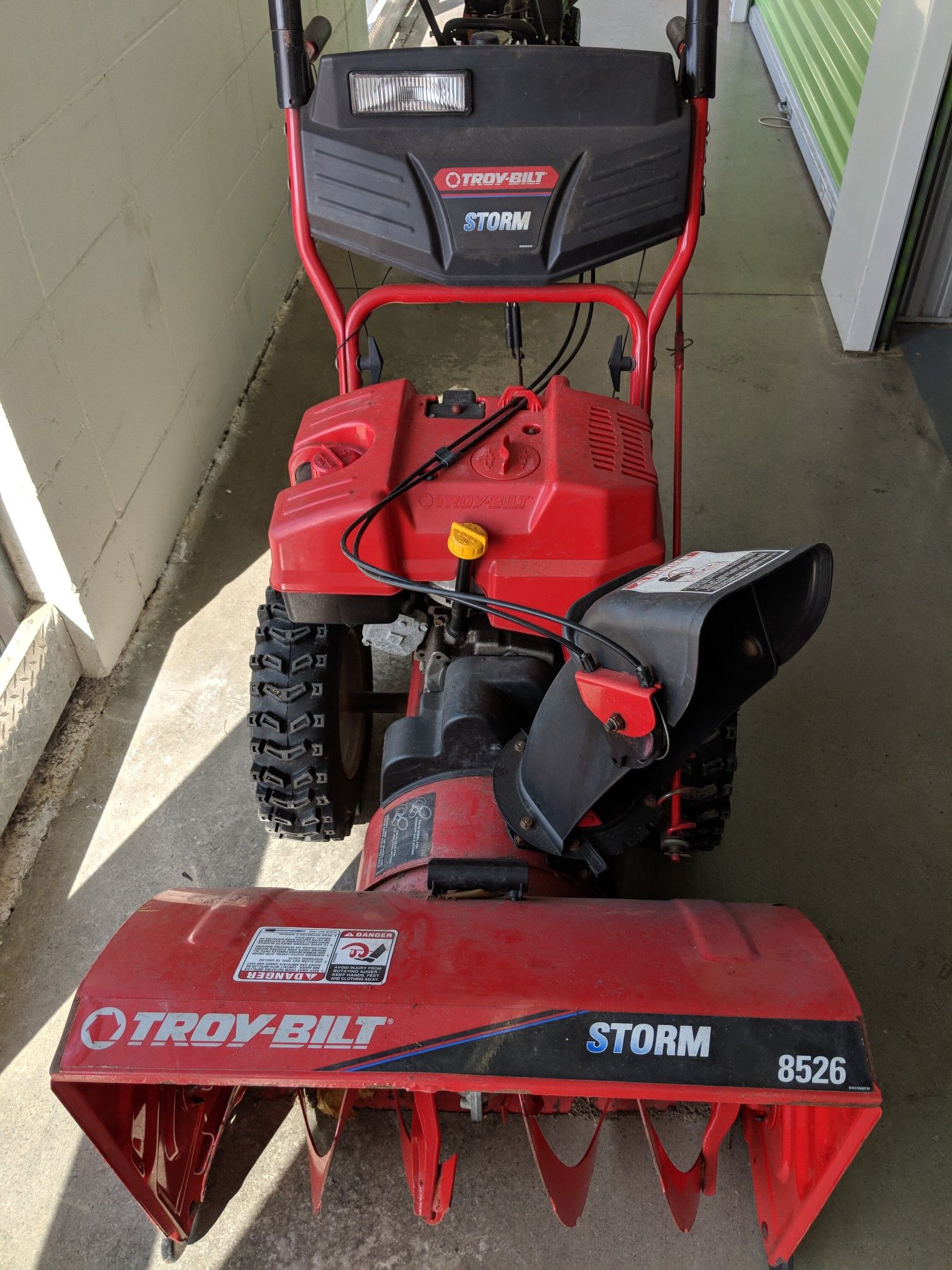 Troy-Bilt storm 8526 snowblower
