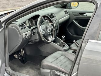 2012 Volkswagen Jetta Thumbnail
